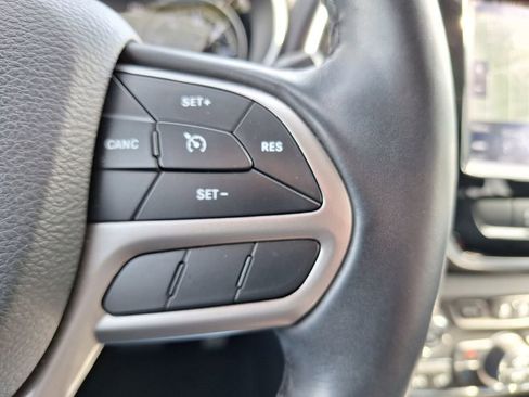 Used 2019 Jeep Cherokee Limited image 19