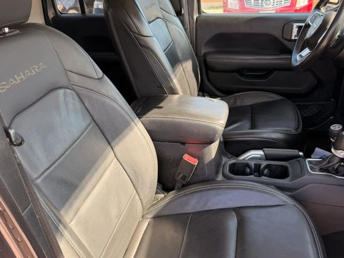 Used 2018 Jeep Wrangler Unlimited Sahara image 23