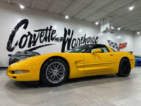 Used 2004 Chevrolet Corvette Coupe w/ Preferred Equipment Group RWD image 1