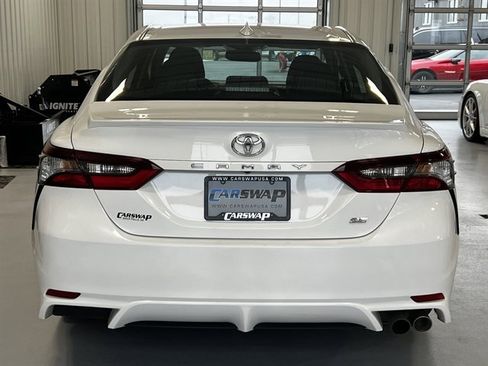 Used 2024 Toyota Camry SE image 4