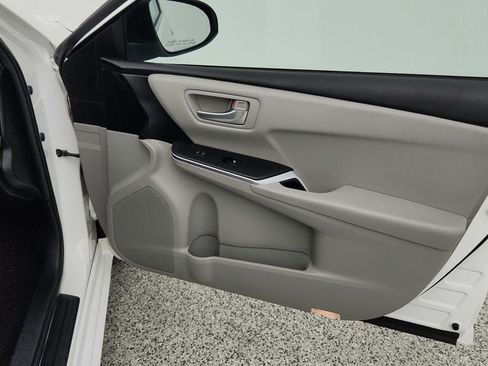 Used 2015 Toyota Camry SE FWD image 25
