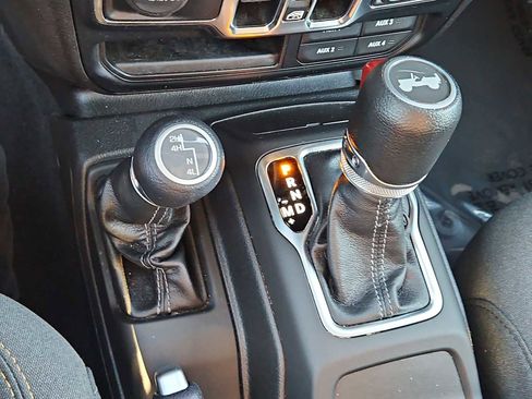 Used 2024 Jeep Wrangler Sport S image 29