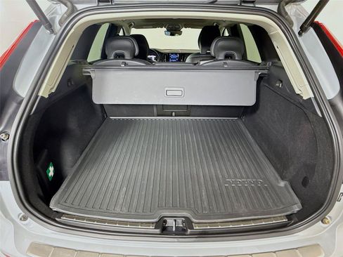 Used 2024 Volvo XC60 B5 Plus w/ Protection Package Premier AWD/4WD image 18