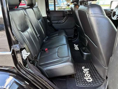 Used 2017 Jeep Wrangler Unlimited Sahara AWD/4WD image 13