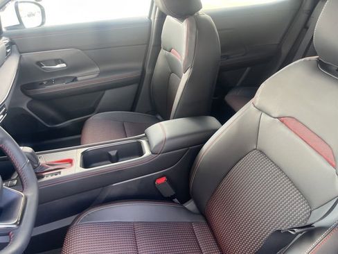 New 2025 Nissan Kicks SR image 16