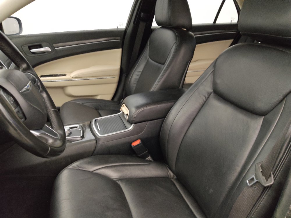 Used 2021 Chrysler 300 Touring RWD image 17
