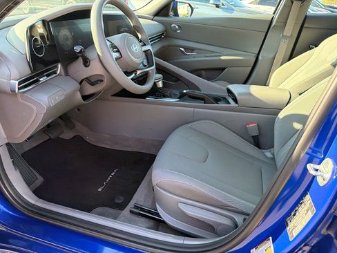 Used 2024 Hyundai Elantra SEL FWD image 9