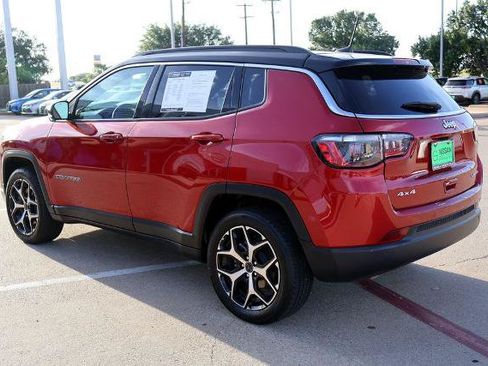 Used 2025 Jeep Compass Limited AWD/4WD image 10