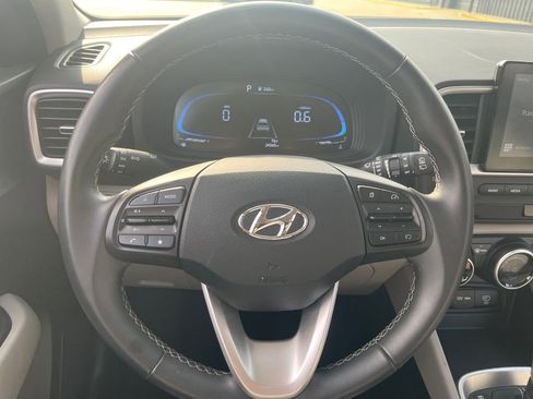 Used 2025 Hyundai Venue SEL FWD image 16