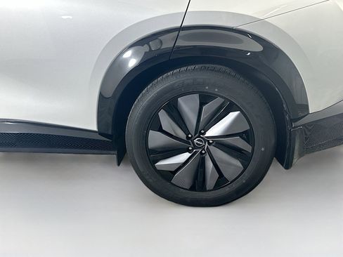 Used 2023 Nissan Ariya AWD image 11