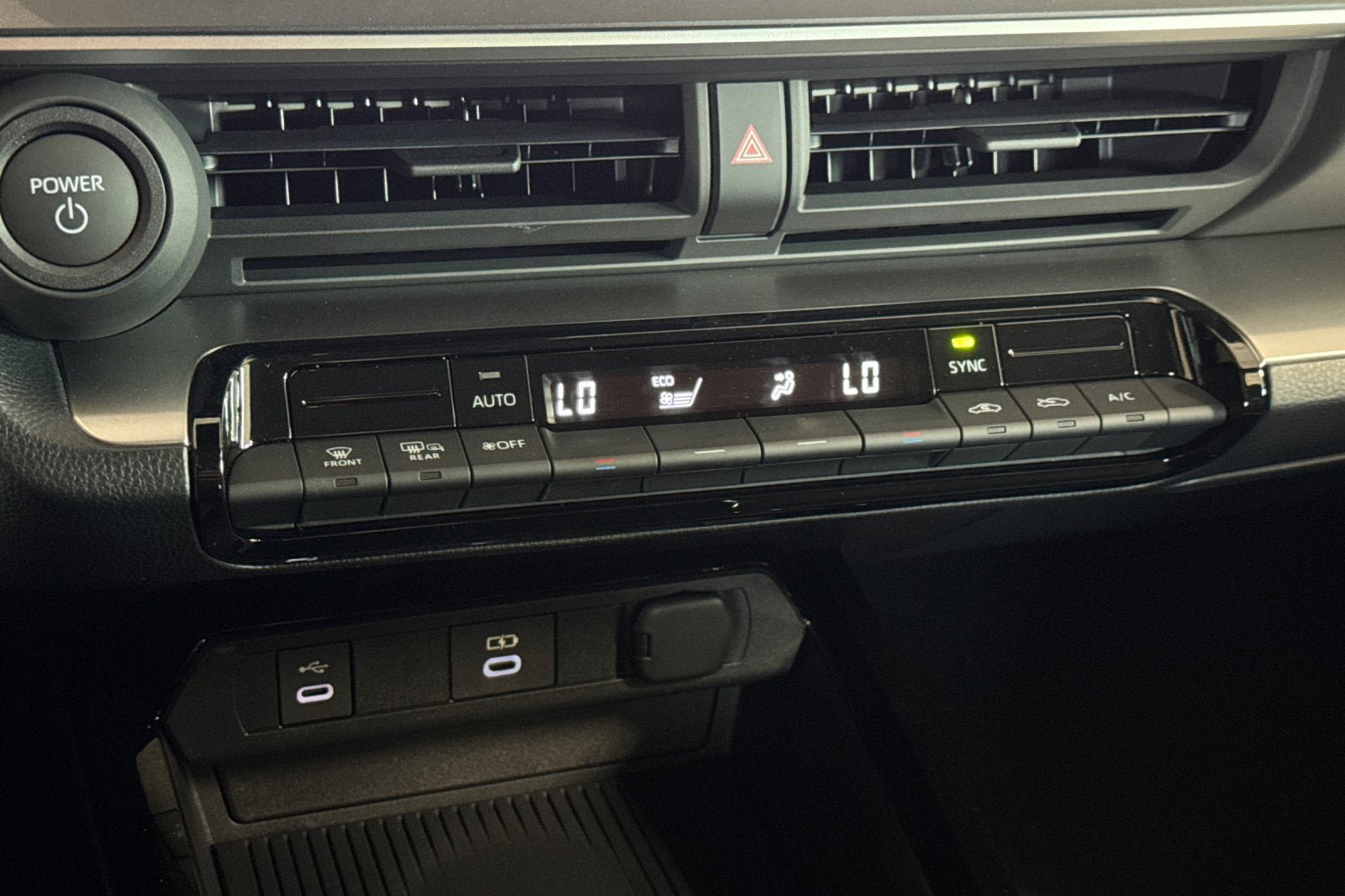 New 2027 Toyota Prius LE FWD image 22