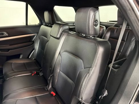 Used 2018 Ford Explorer XLT w/ Equipment Group 202A AWD/4WD image 20