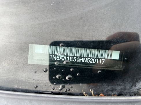 Used 2017 Nissan Titan SV image 17