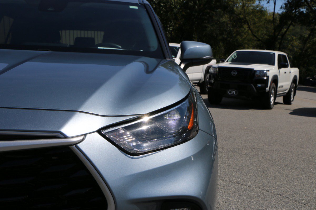 Used 2022 Toyota Highlander LE FWD image 13