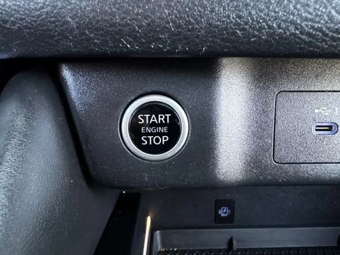 Used 2021 Nissan Rogue Platinum FWD image 37