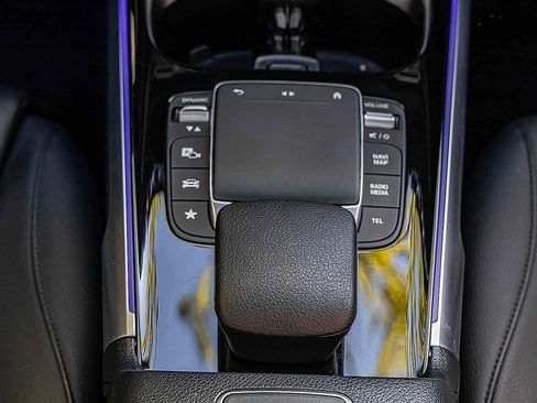 Used 2023 Mercedes-Benz GLB 250 4MATIC image 14