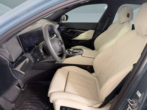 Used 2024 BMW 530i w/ Premium Package RWD image 5
