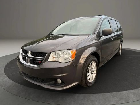 Used 2019 Dodge Grand Caravan SXT FWD image 1