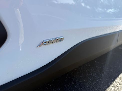 Used 2025 Toyota RAV4 XLE AWD/4WD image 11