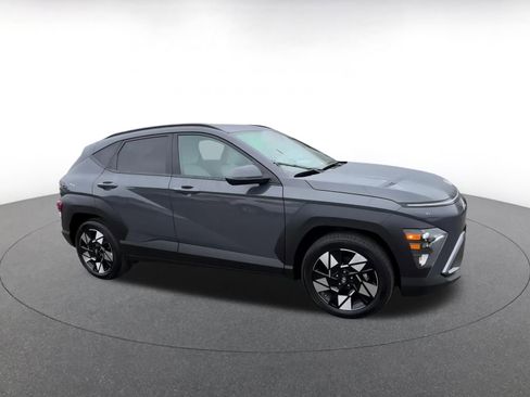 Used 2025 Hyundai Kona SEL image 2
