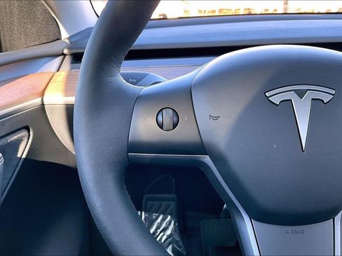 Used 2023 Tesla Model Y Long Range image 25