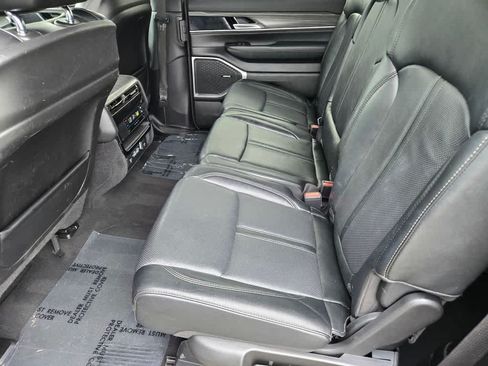 Used 2024 Jeep Wagoneer L Series II w/ Flexible Seating Group AWD/4WD image 12