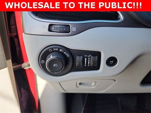 Used 2019 Jeep Cherokee Limited w/ Luxury Group image 29