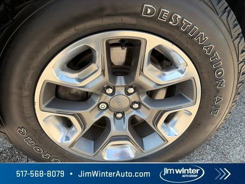 Used 2019 Jeep Cherokee Trailhawk w/ Cold Weather Group AWD/4WD image 3
