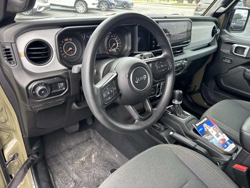 Used 2025 Jeep Wrangler Unlimited Sport AWD/4WD image 17