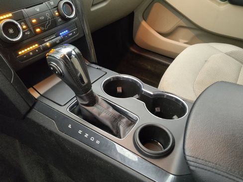 Used 2018 Ford Explorer XLT image 26