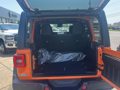 New 2025 Jeep Wrangler Unlimited Sport image 10