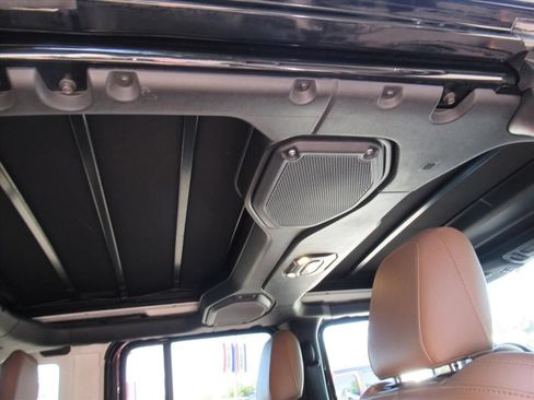 Used 2022 Jeep Wrangler Unlimited Sahara w/ LED Lighting Group AWD/4WD image 12