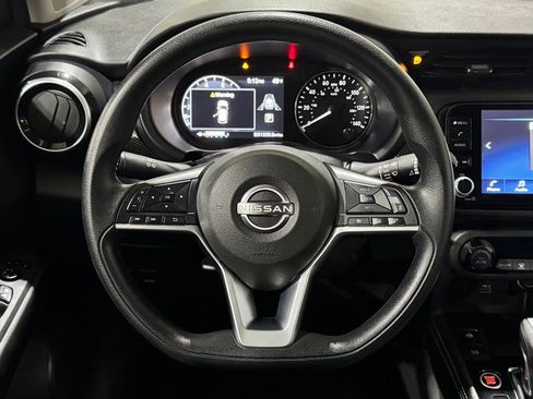 Used 2022 Nissan Kicks SV image 10