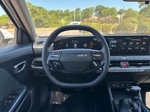 Used 2025 Kia K4 LXS FWD image 33