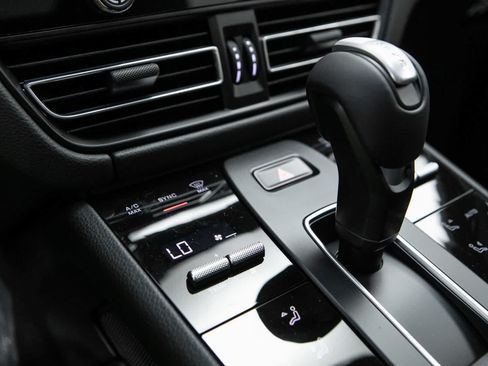 New 2026 Porsche Macan AWD/4WD image 28
