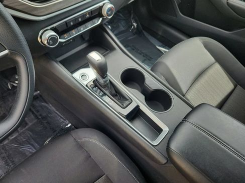 Used 2025 Nissan Altima 2.5 SV FWD image 23