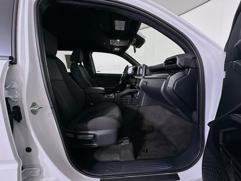 Used 2025 Toyota 4Runner SR5 AWD/4WD image 32