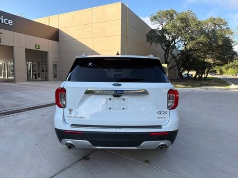 Used 2023 Ford Explorer Limited AWD/4WD image 3