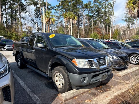 Used 2018 Nissan Frontier S image 2