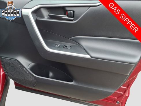 Used 2023 Toyota RAV4 LE image 9