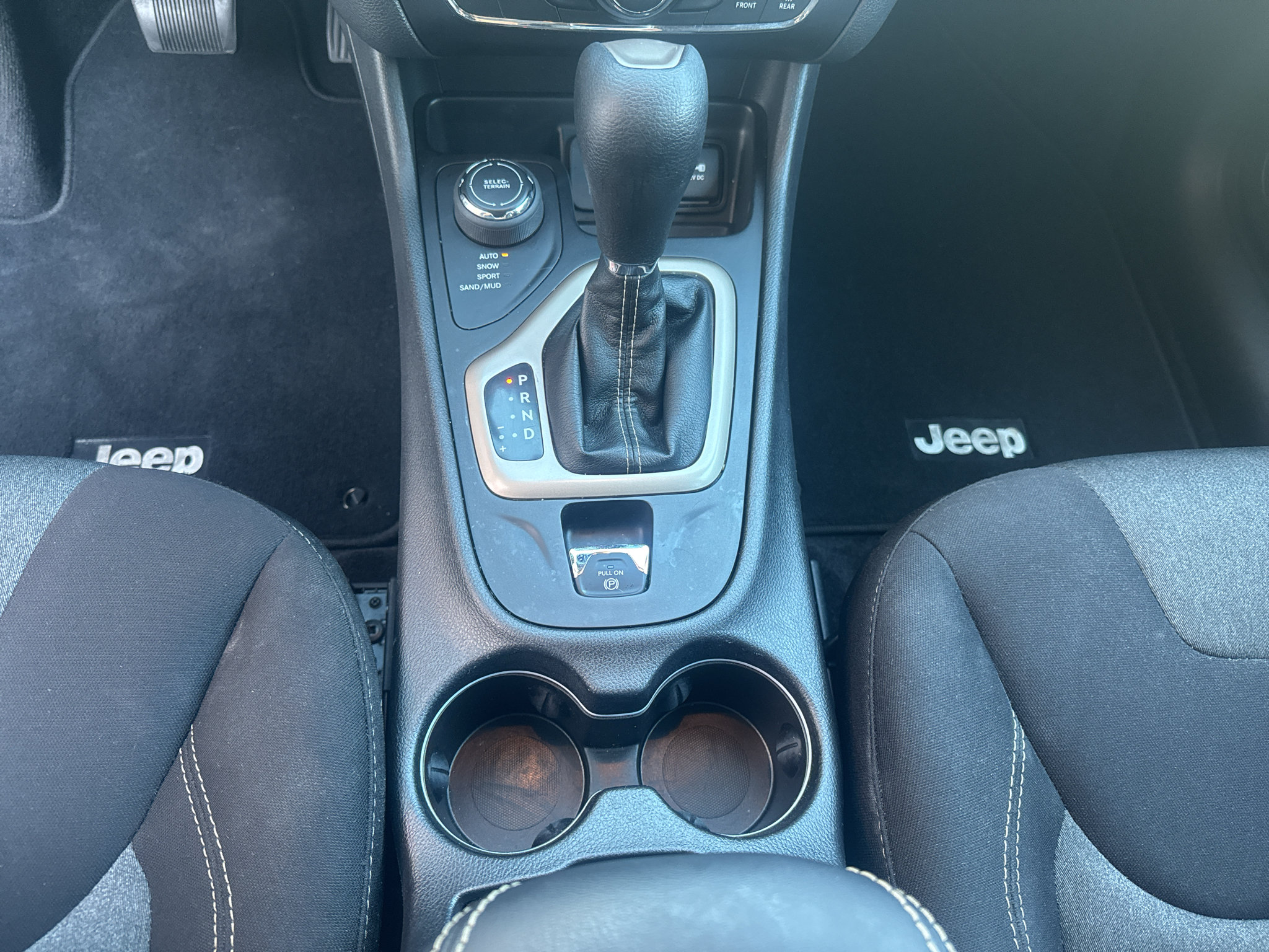 Used 2018 Jeep Cherokee Latitude w/ Safety Group AWD/4WD image 20