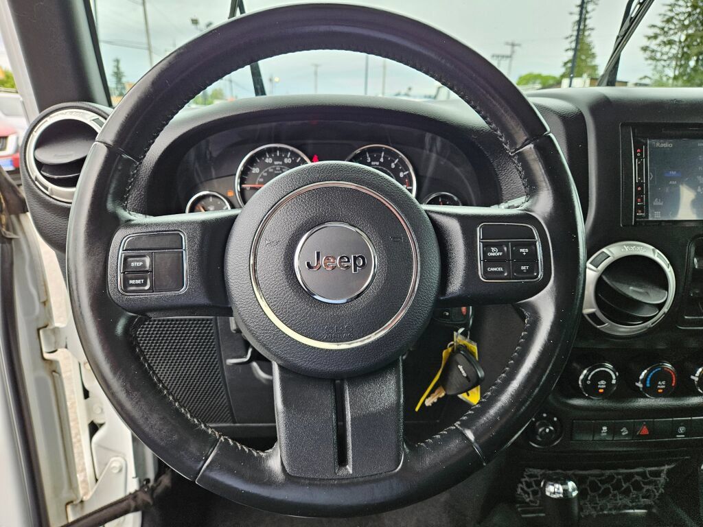 Used 2017 Jeep Wrangler Unlimited Sahara AWD/4WD image 18