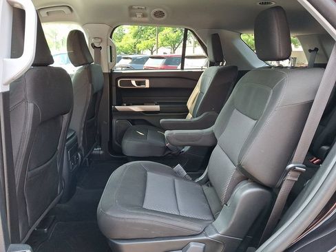 Used 2023 Ford Explorer XLT AWD/4WD image 14