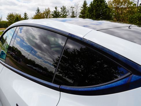 Used 2023 Tesla Model Y Long Range AWD/4WD image 40
