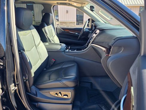 Used 2020 Cadillac Escalade Luxury image 30