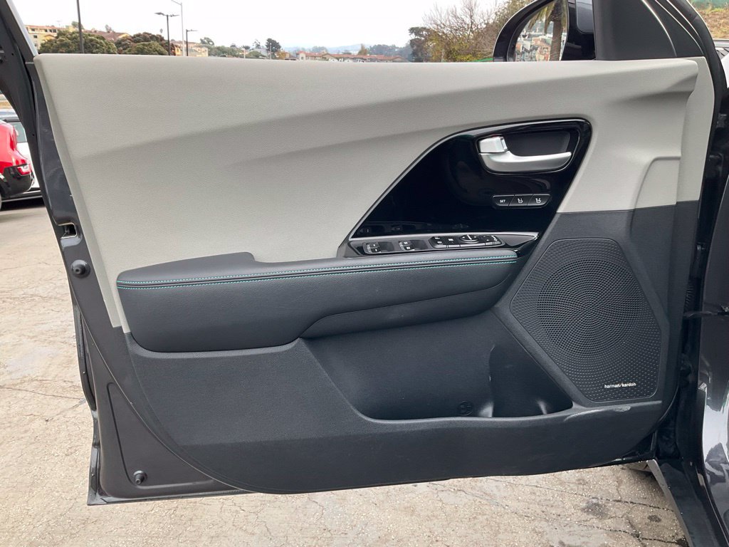 Used 2019 Kia Niro EX Premium w/ Sunroof Package FWD image 22