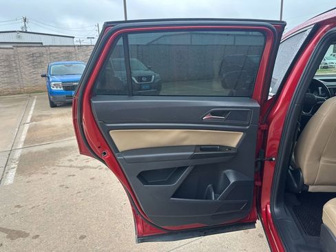 Used 2020 Volkswagen Atlas Cross Sport SE FWD image 15