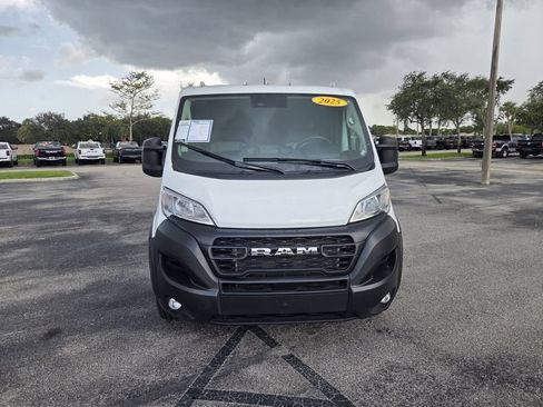 Used 2025 RAM ProMaster 2500 w/ Convenience Group FWD image 4