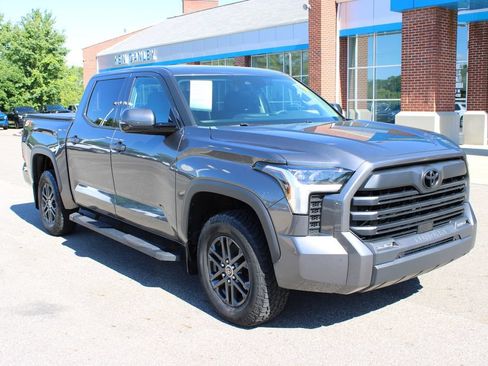 Used 2023 Toyota Tundra SR5 w/ SR5 Convenience Package AWD/4WD image 4