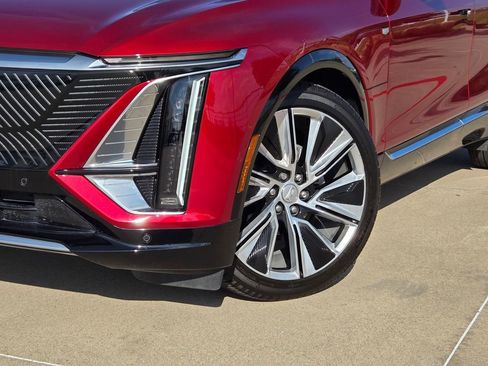 Certified 2025 Cadillac Lyriq Luxury w/ LPO, Floor Liner Package image 7